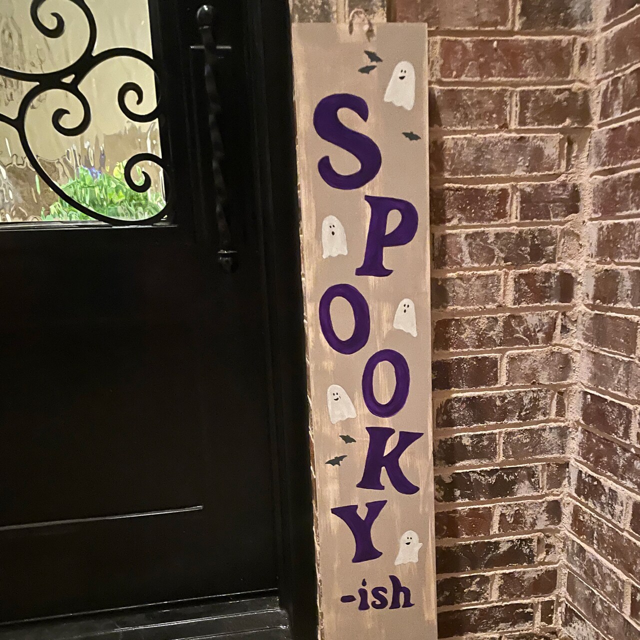 Crafting Basics: Easy Painted Halloween Porch Welcome Sign with @ProbablySketch